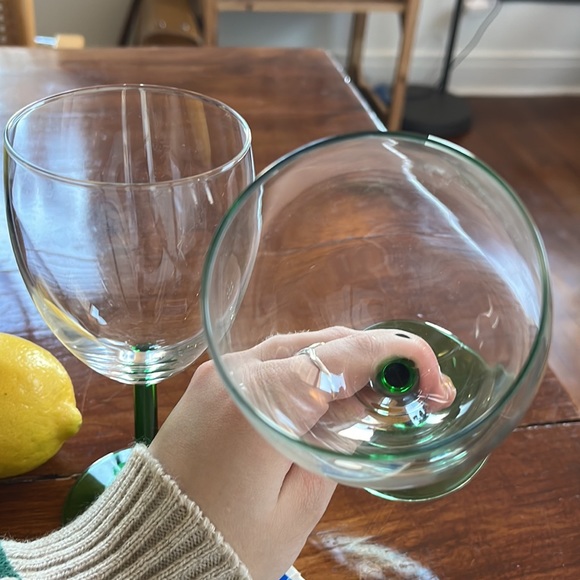 Green stem wine glasses - Picture 2 of 4